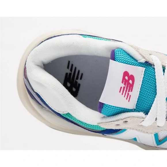 Women 57/40 New Balance Sneaker - Picture 3 of 13